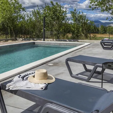 In Labin With Pool & Nearby Appartement