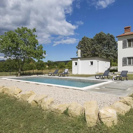 In Labin With Pool & Nearby Appartement *