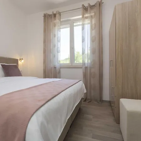 Appartement In Labin With Pool & Nearby *