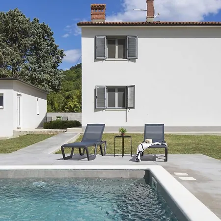 In Labin With Pool & Nearby Appartement *