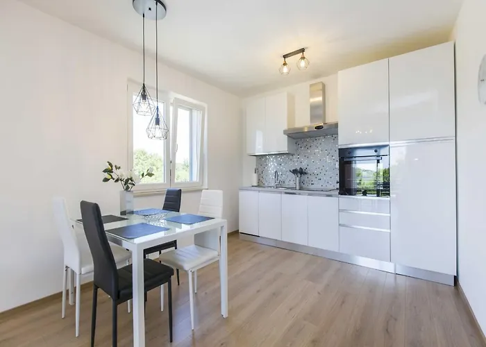 Daire In Labin With Pool & Nearby *