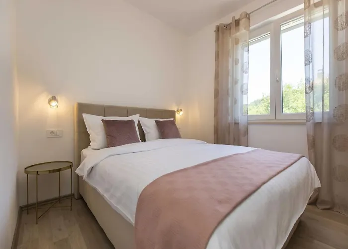 Appartement In Labin With Pool & Nearby Strmac
