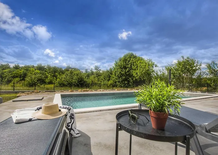 In Labin With Pool & Nearby Daire *