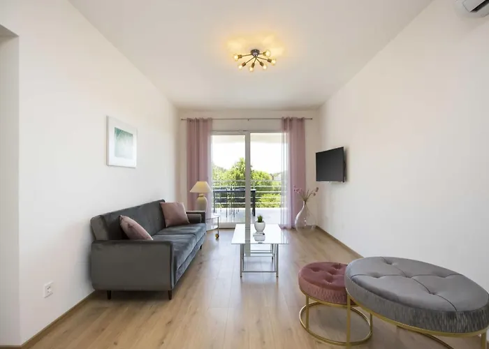 In Labin With Pool & Nearby * Strmac