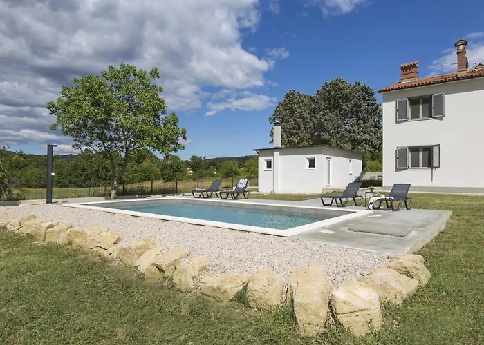 In Labin With Pool & Nearby Daire *